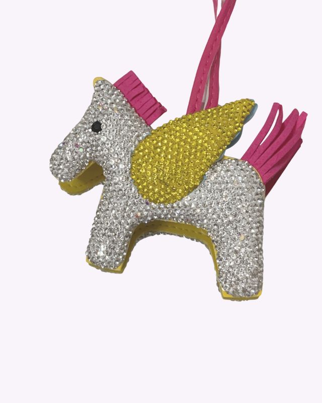 Élan Crystal Charm
